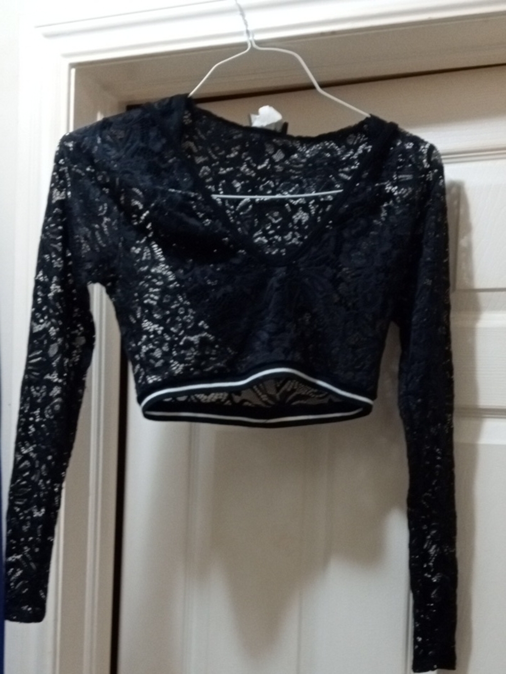 Black Lace Hoodie Cropped Long-Sleeve Top